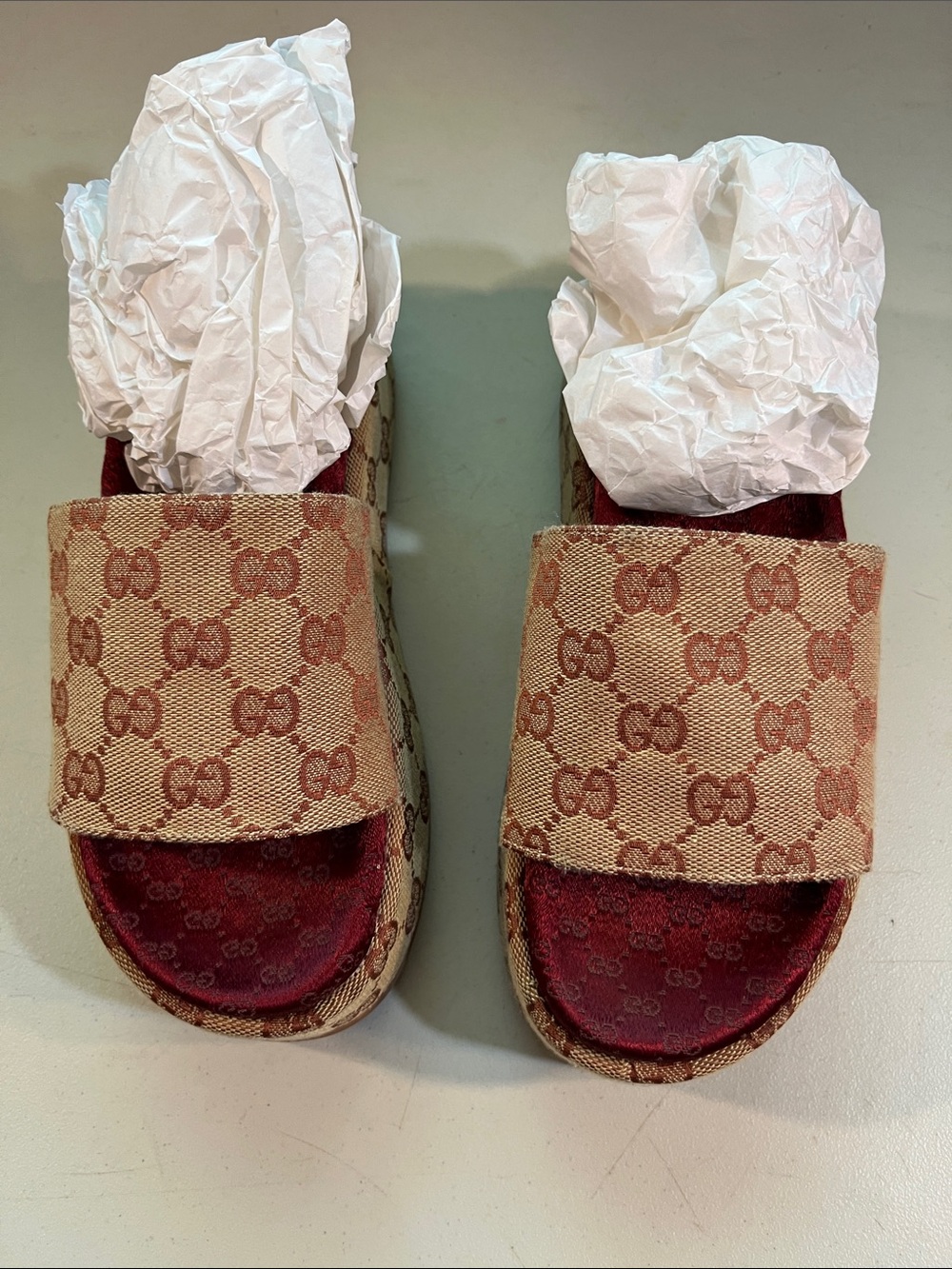 Source Unknown Beige Monogram Slide Sandals with Red Footbed